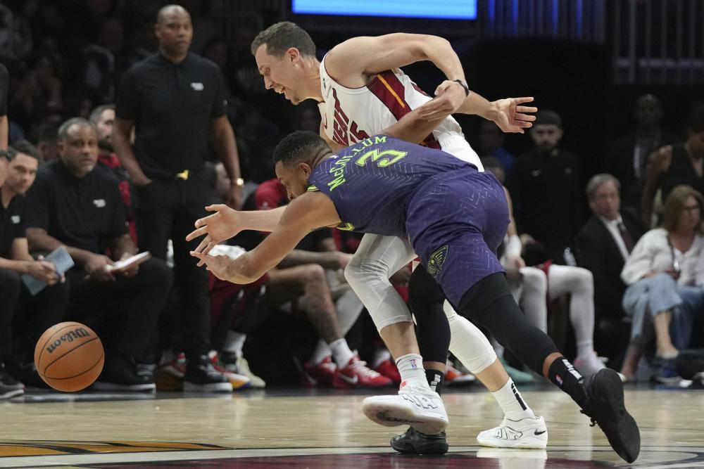 在抢篮板方 在抢篮板方